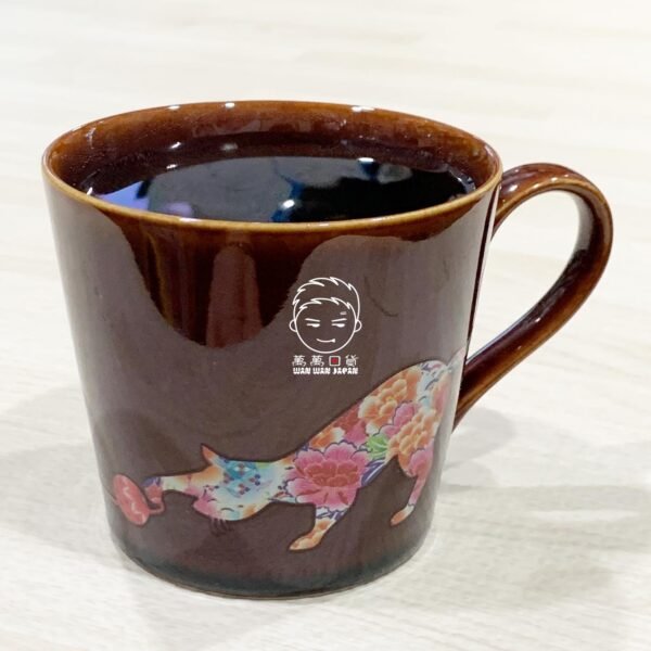 日本製。丸モ高木陶器。溫感。變色。黑貓。貓咪。坐姿。馬克杯（300cc，共三款，溫感杯蓋另售）：圖片 13